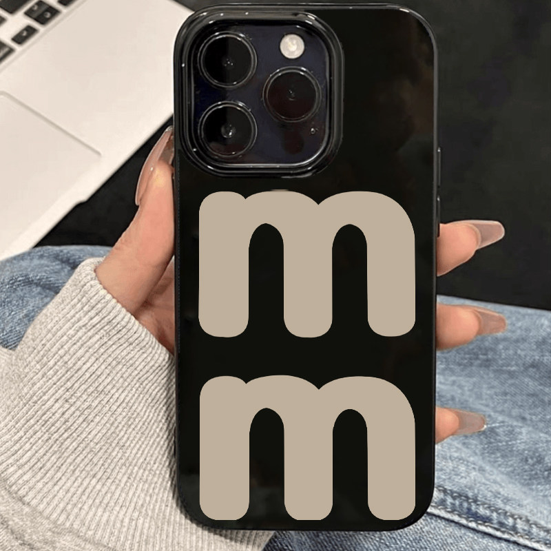 两个M字母适用苹果15promax手机壳iphone14pro新款13简约12潮牌11保护套max大孔亮黑防摔x硅胶xr软壳xsmax男