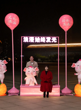 户外卡通十二生肖小猪玻璃钢雕塑售楼部幼儿园动物打卡装饰大摆件