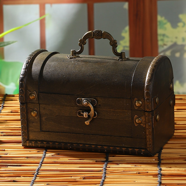 Retro nostalgic handheld storage box antique small box