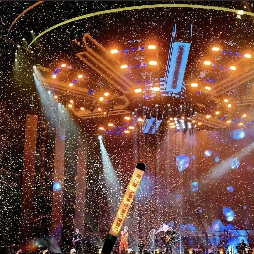 薛之谦天外来物巡回演唱会应援荧光棒可按键变色发光可定制音乐节,淘宝优惠券,粉丝福利购,淘宝优惠卷