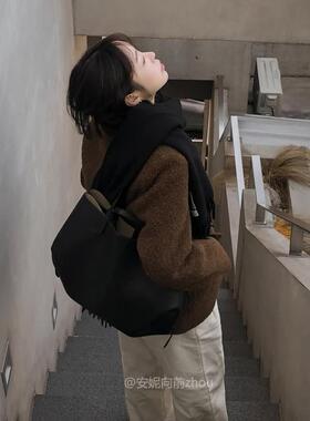 不出错！经典高级感黑色围巾