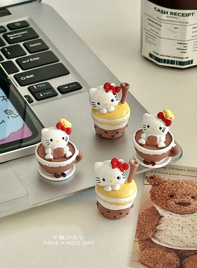 甜品kitty上班搭子！办公室电脑工位摆件治愈系装饰摆件车载陪伴
