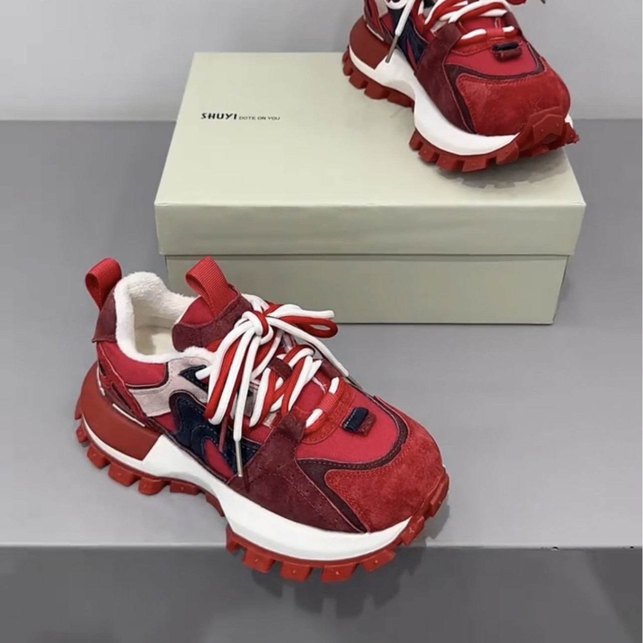 欧洲站2025春季ins超火网红休闲鞋真皮复古百搭安哥拉红阿甘鞋女,淘宝优惠券,粉丝福利购,淘宝优惠卷