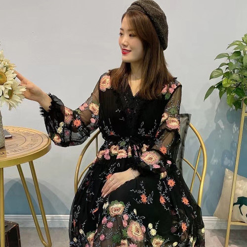 桑蚕丝连衣裙女气质大码收腰显瘦别致高级感黑色真丝刺绣花a字裙 - 图1