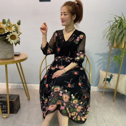桑蚕丝连衣裙女气质大码收腰显瘦别致高级感黑色真丝刺绣花a字裙 - 图2