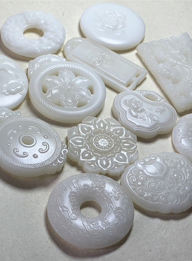 【精品】天然贝壳双面雕刻挂坠平安扣莲花无暇微瑕全玉化水透吊坠