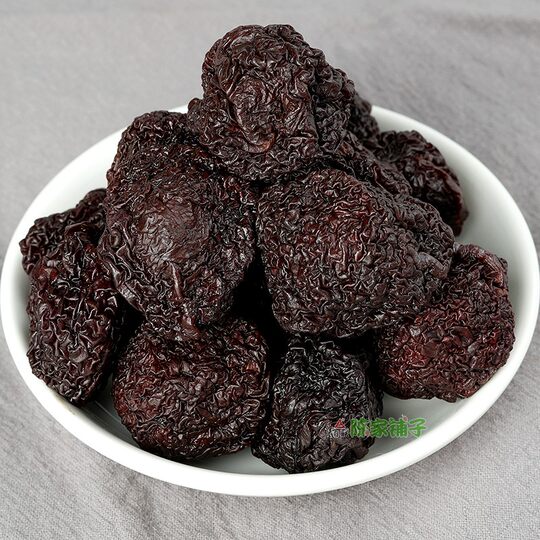Fujian Yongtai dried plums original sour and sweet preserves in bulk