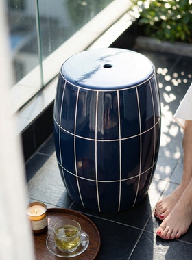 英伦风陶瓷圆凳深蓝条纹摆件