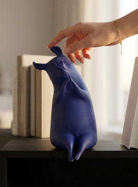 创意猪造型蓝色树脂家居摆件