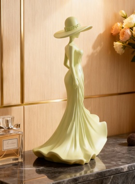 轻奢法式绿色女士礼服造型摆件