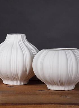 时尚陶瓷台面简约摆设现代插花花瓶白色花器圆形客厅摆厂家批发