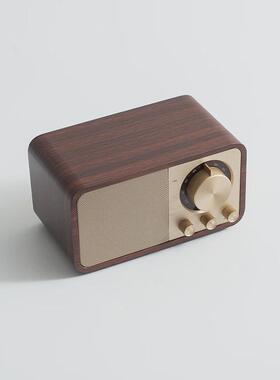 现代轻奢样板间卧室床头柜组合摆件桌面音响玻璃时钟台钟软装饰品