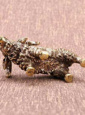 手工实心黄铜羊摆件黄铜仿古微雕生肖山羊铜手把件做旧工艺品收藏