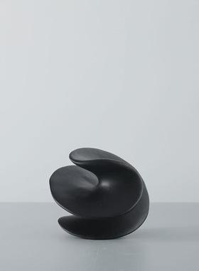 密度家居现代简约黑白哑光树脂抽象旋扭装饰圆球摆件卧室酒柜饰品