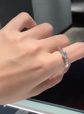 s925纯银小众设计闪耀宇宙恒星可旋转高级感轻奢莫桑单指