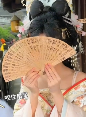 咬扇挡脸同款檀香味扇子折扇女式拍照工艺礼品扇子古风镂空全木扇