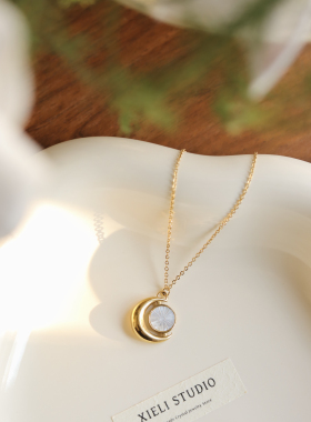 解里小众设计感天然贝母项链女星月钛钢镀18k真金锁骨链精致礼物