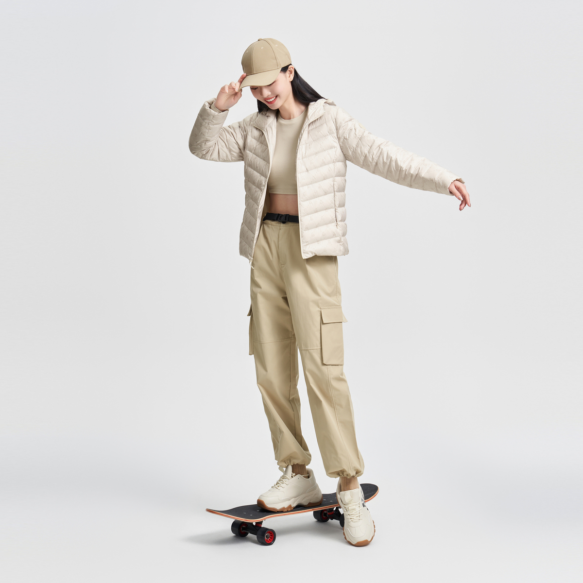 波司登新品轻薄羽绒服女春季款休闲连帽拉链短款纯色百搭外套