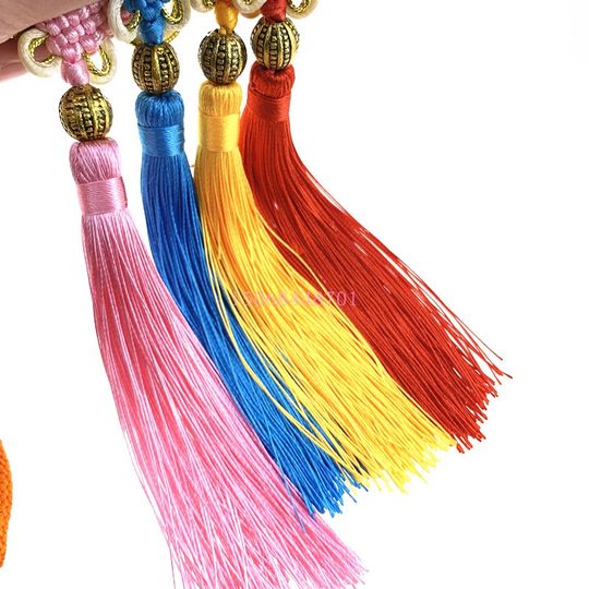 Small Chinese knot pendant with beads, handicraft 8-plate bow car pendant for foreigners to send to foreigners abroad