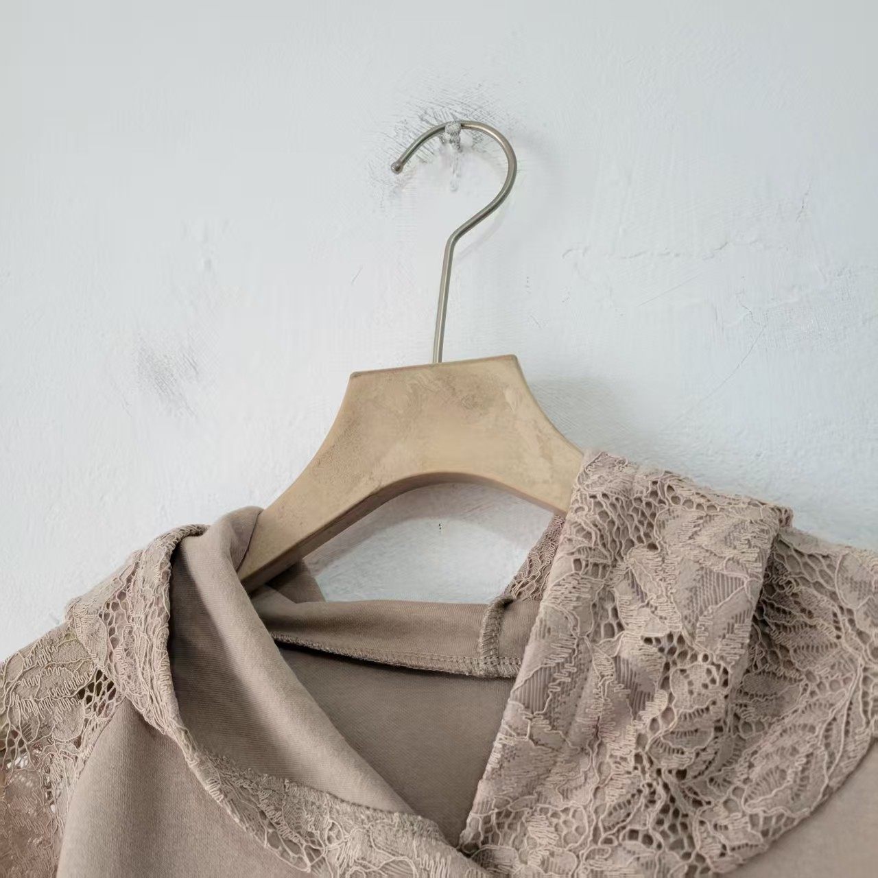 日单春秋季高级感蕾丝连帽卫衣女韩版显瘦宽松长袖套头休闲女上衣,淘宝优惠券,粉丝福利购,淘宝优惠卷