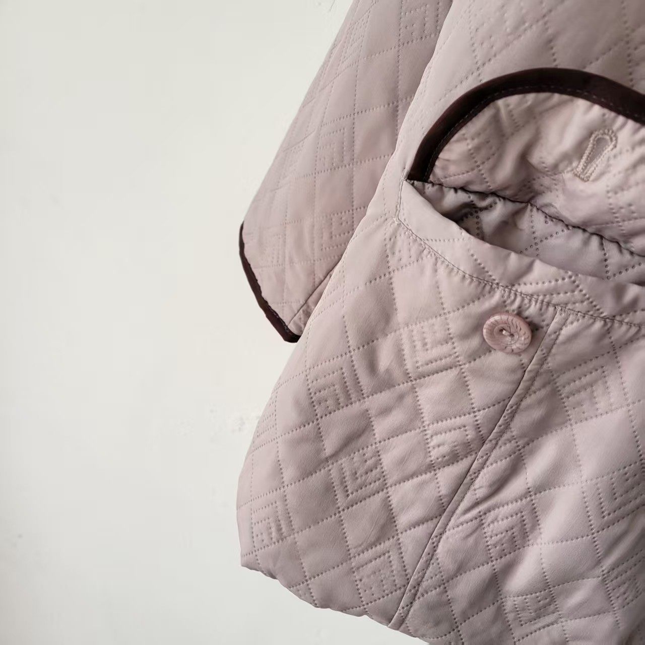 日单通勤风菱格纹立领绗缝夹棉外套女连帽显瘦休闲宽松撞色女棉服,淘宝优惠券,粉丝福利购,淘宝优惠卷