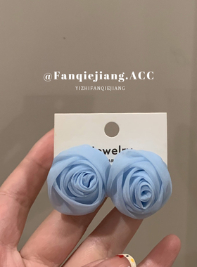 一只番茄酱超仙法式蓝色玫瑰花朵耳环女2025新款度假风百搭高级感