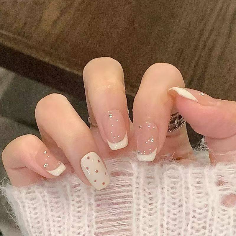 2026年新款美甲贴片显白高级感短款手指甲贴片可拆卸网红穿戴甲片,淘宝优惠券,粉丝福利购,淘宝优惠卷