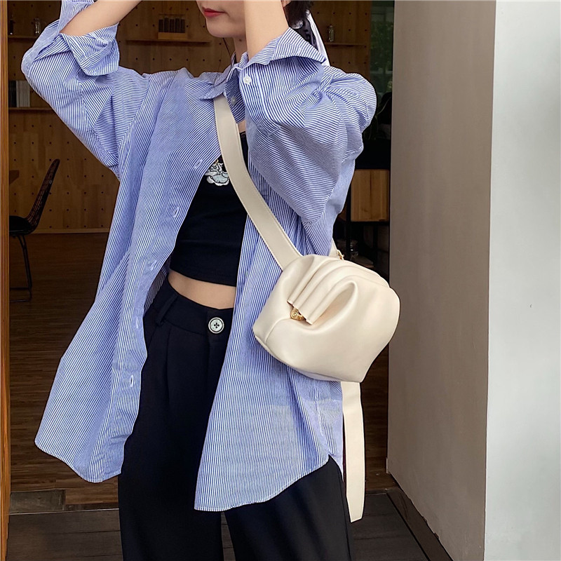 2021新款韩国小众设计云朵褶皱包腰包女潮ins夏斜挎馒头包夹子包_虎窝淘