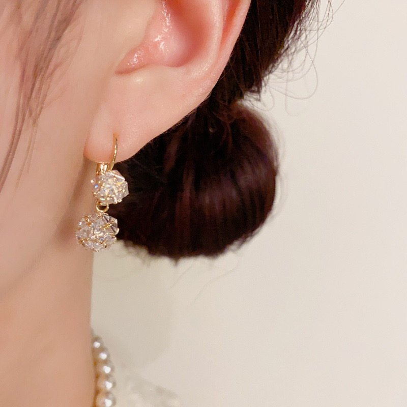 法式精致时尚轻奢超闪锆石球球流苏耳扣女个性独特高级感百搭耳环,淘宝优惠券,粉丝福利购,淘宝优惠卷
