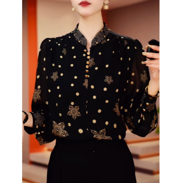 ເສື້ອເຊີດຄໍຄໍ polka dot ຄົນອັບເດດ: ຂອງແມ່ຍິງ