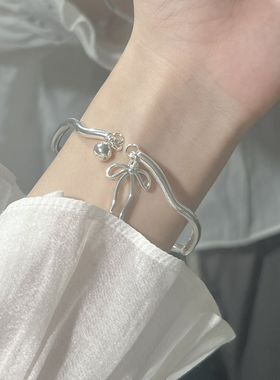 蝴蝶结铃铛开口手镯女新款简约小众高级设计感在逃公主流苏手链