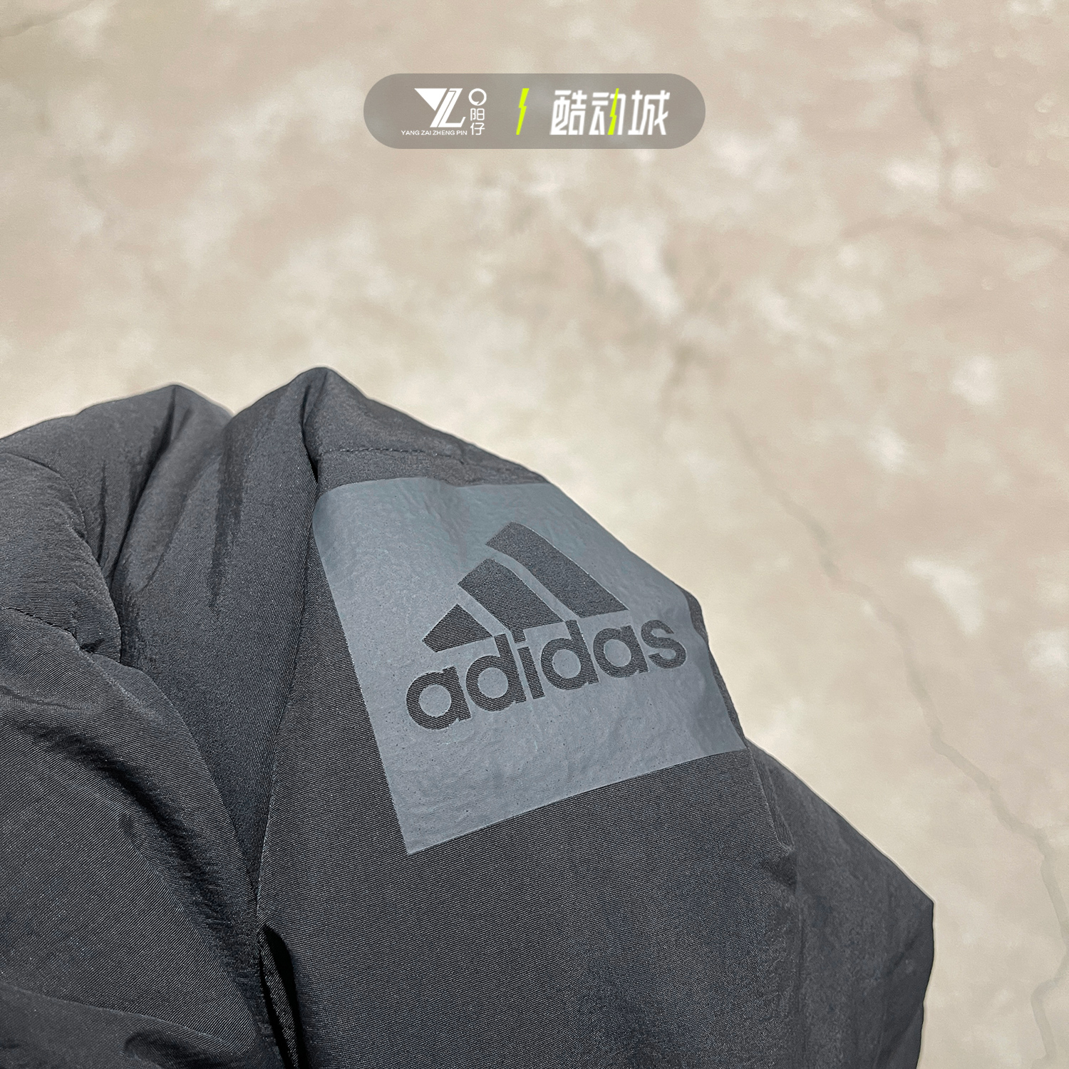 正品ADIDAS阿迪达斯男子户外运动休闲连帽保暖中长款羽绒服HN9927 - 图2