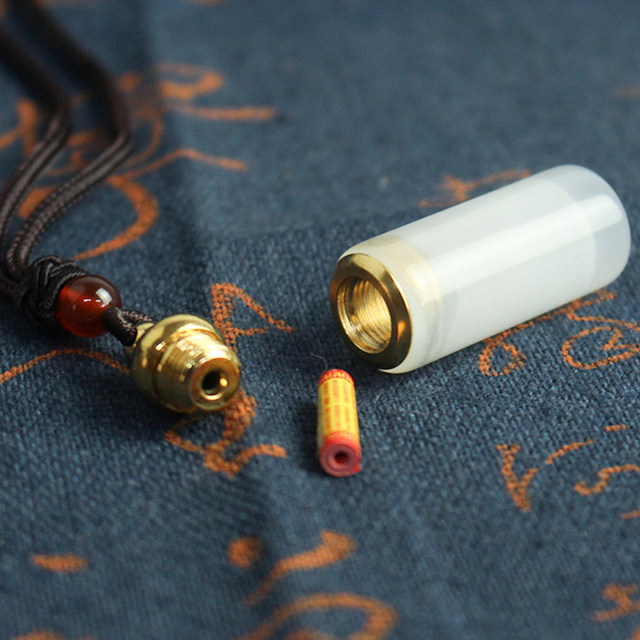 Natural agate chalcedony small hollow pendant can be opened to hold cinnabar Shurangama Sutra Talisman perfume essential oil bottle jade pendant