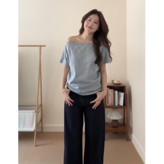 大码胖mm斜肩短袖t恤女装2025夏季新款辣妹纯欲风一字领露肩上衣