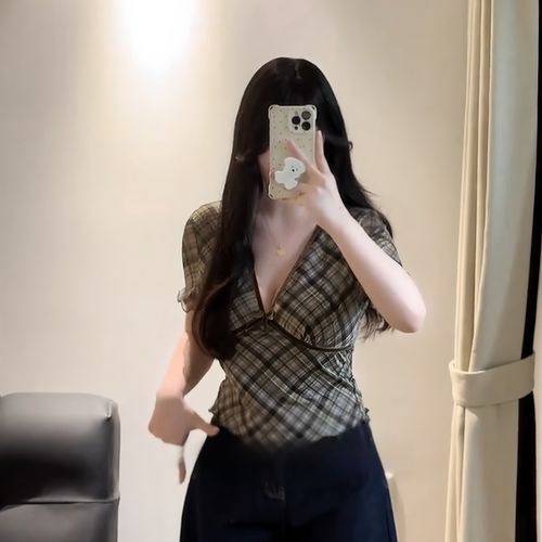 大码女装胖mm复古辣妹V领格纹正肩短袖t恤夏季显瘦气质掐腰小上衣 - 图1
