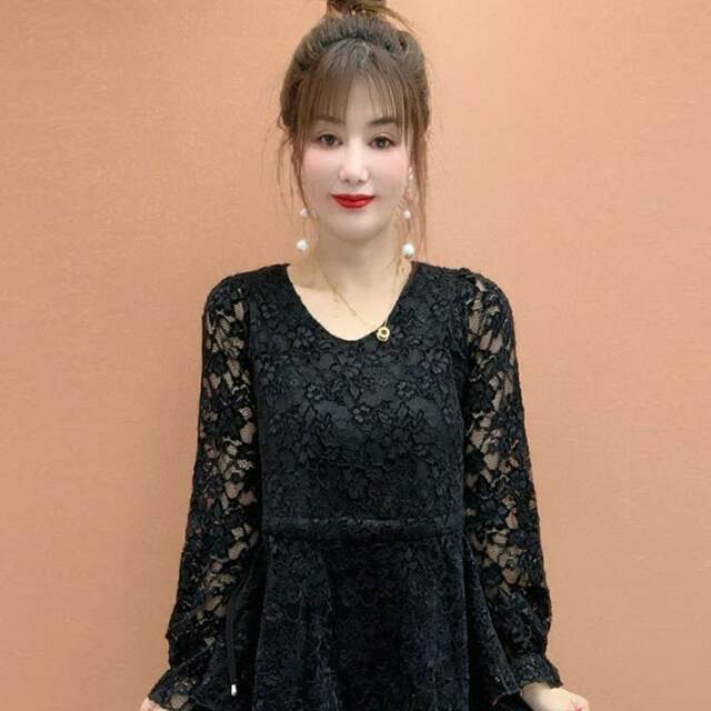 ເສື້ອຍືດຍາວກາງແບບງ່າຍດາຍ
