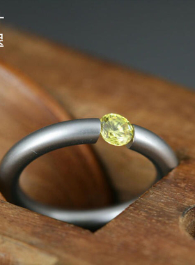 钛钢夹镶多彩宝石戒指