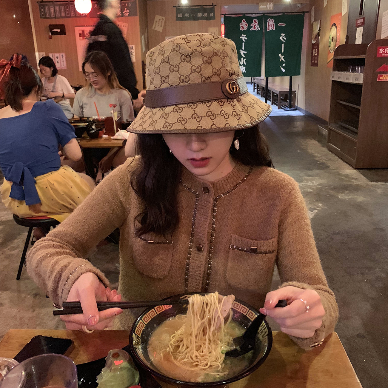 高腰短裙 针织开衫 初秋套装女时尚 2019 温暖日记 秋 ANNA ASM 高腰短裙 针织开衫 初秋套装女时尚 2019 温暖日记 秋 ANNA ASM