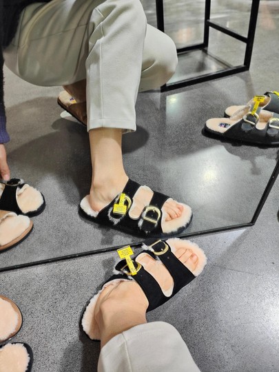 Yellow Earth retro special offer autumn and winter sheep fur integrated double buckle fur drag comfortable outside women's slippers 61