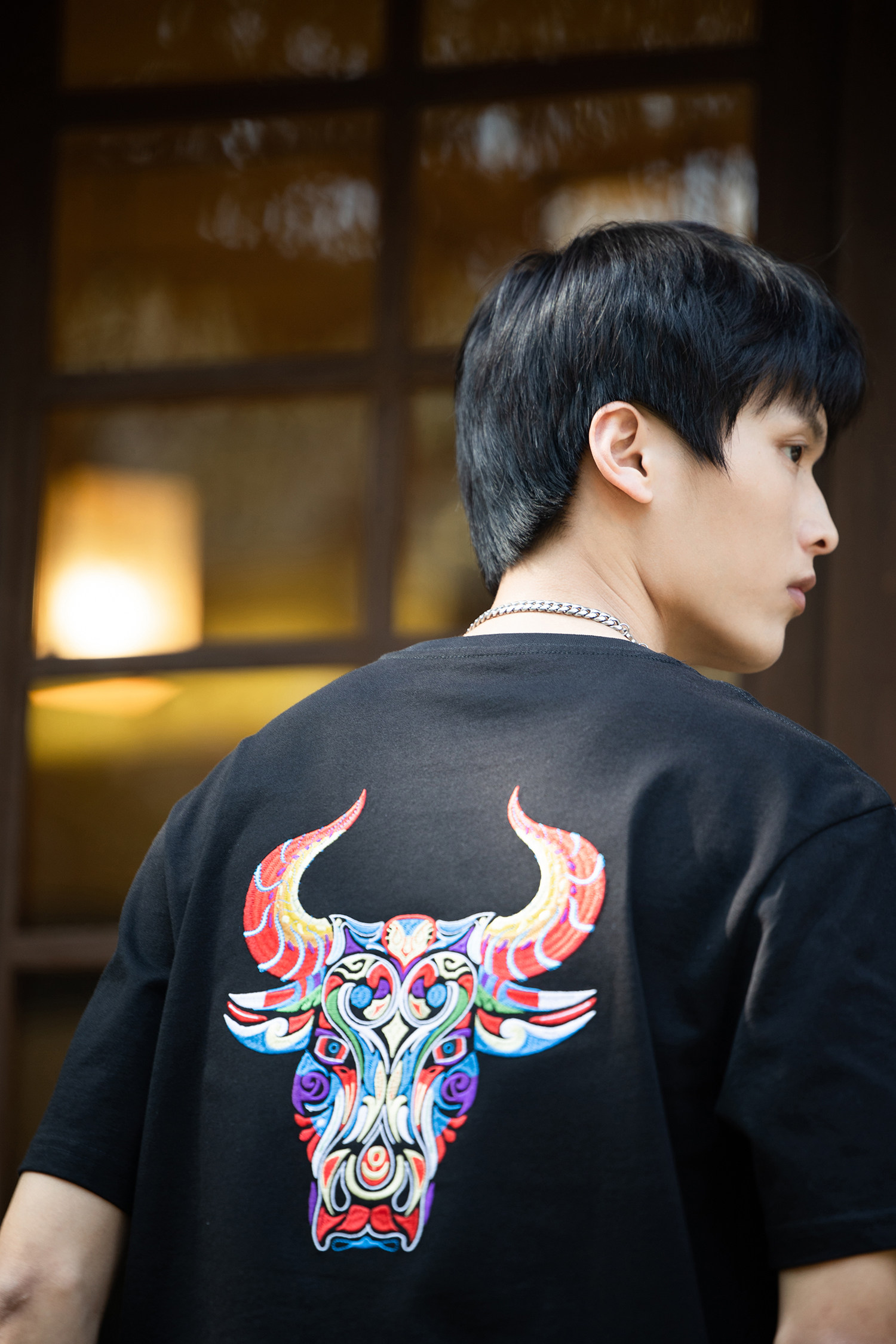 中国风短袖t恤男背后彩牛卡通图案刺绣上衣夏季纯棉宽松大码半袖