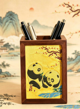南京特色云锦文创办公摆台笔筒中国特色礼品外事礼物胡桃木中式笔