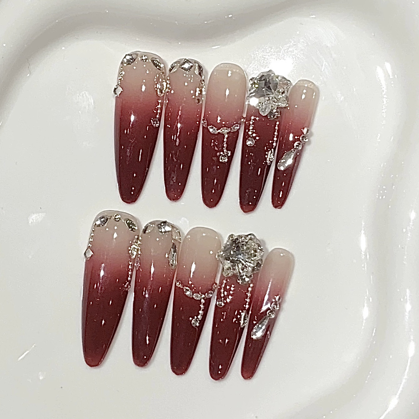 浪妞高级新年车厘子红氛围感喷枪渐变小钢珠红礼服高品质穿戴甲片,淘宝优惠券,粉丝福利购,淘宝优惠卷