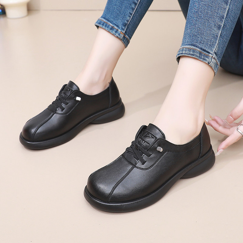 2025新款妈妈鞋春秋款中老年舒适女鞋平底防滑老人时尚一脚蹬皮鞋,淘宝优惠券,粉丝福利购,淘宝优惠卷