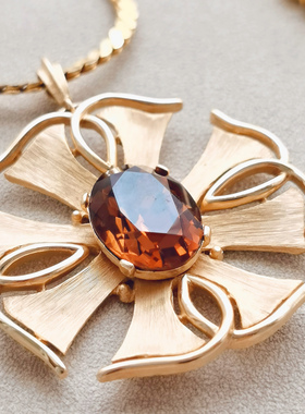 Trifari翠法丽马耳他十字吊坠