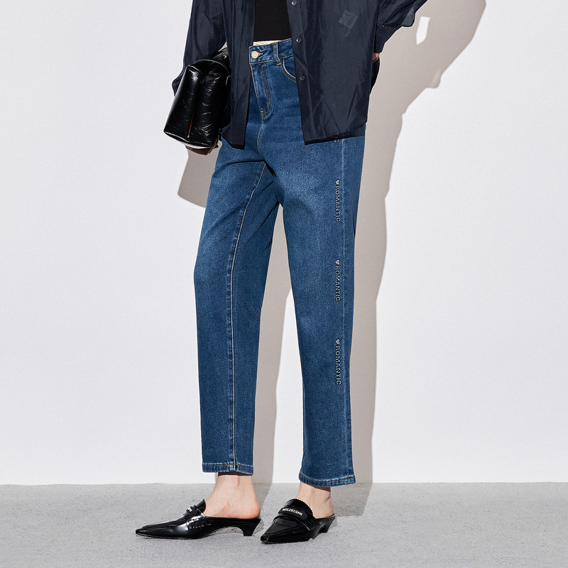 XG雪歌复古水洗设计蓝色牛仔裤时尚秋季新款字母印花通勤直筒裤女,淘宝优惠券,粉丝福利购,淘宝优惠卷