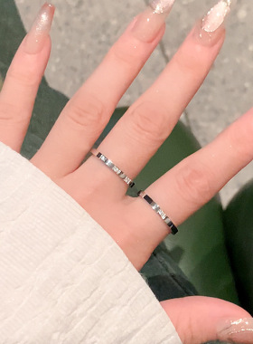 银色素圈戒指女小众设计锆石尾戒钛钢戒指女轻奢高级感玫瑰金指环