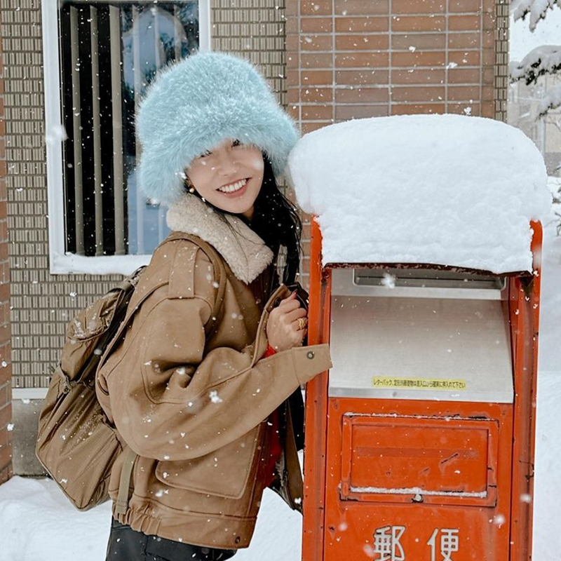 毛茸茸毛毛帽子女冬天仿皮草保暖护耳滑雪东北显脸小毛绒绒渔夫帽