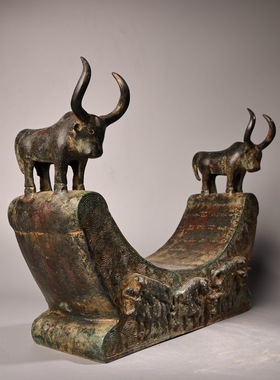 牛虎枕头仿古做旧战国青铜器牛虎铜案摆件滇国云南省博物馆展览品