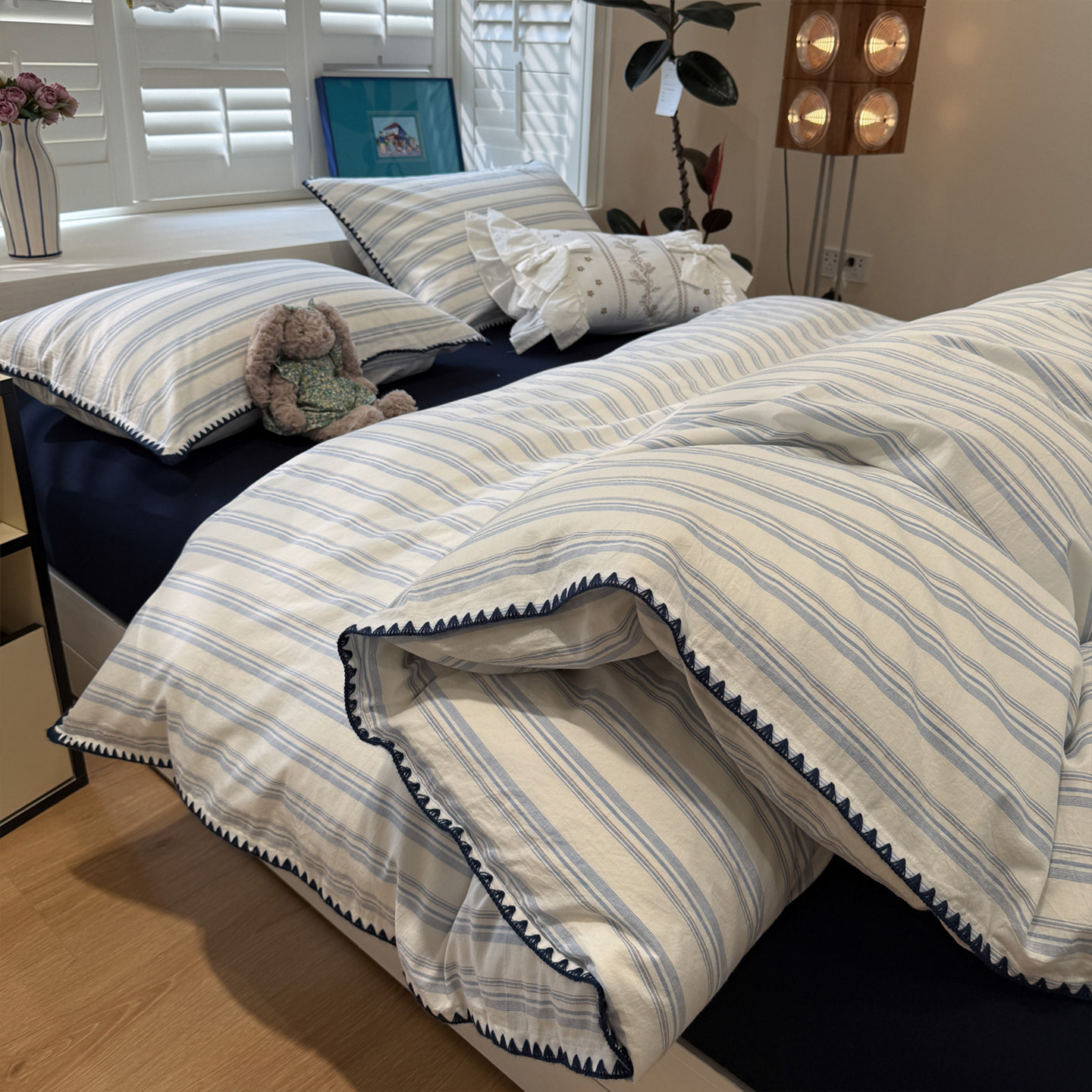 Light luxury shell edge bed four-piece set pure cotton 2026 bed sheet quilt cover student dormitory bedding three-piece set