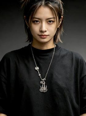 原创骷髅蜘蛛双电吉他钛钢项链男女潮人小众设计摇滚朋克嘻哈配饰